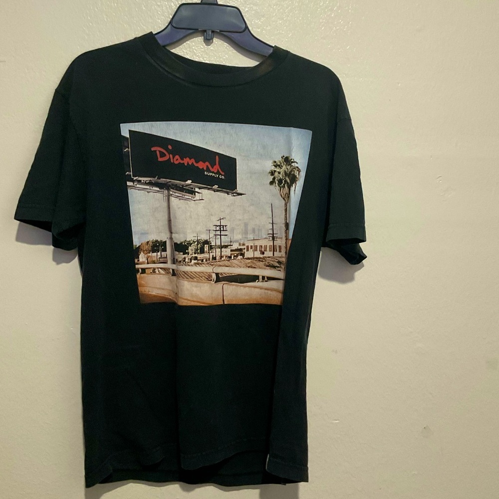 Unisex graphic black tee